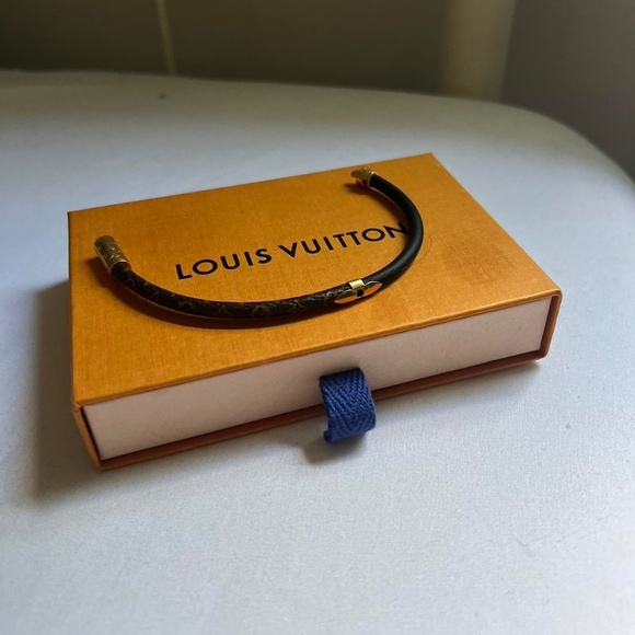 Louis Vuitton monogram bracelet - Picture 2 of 3
